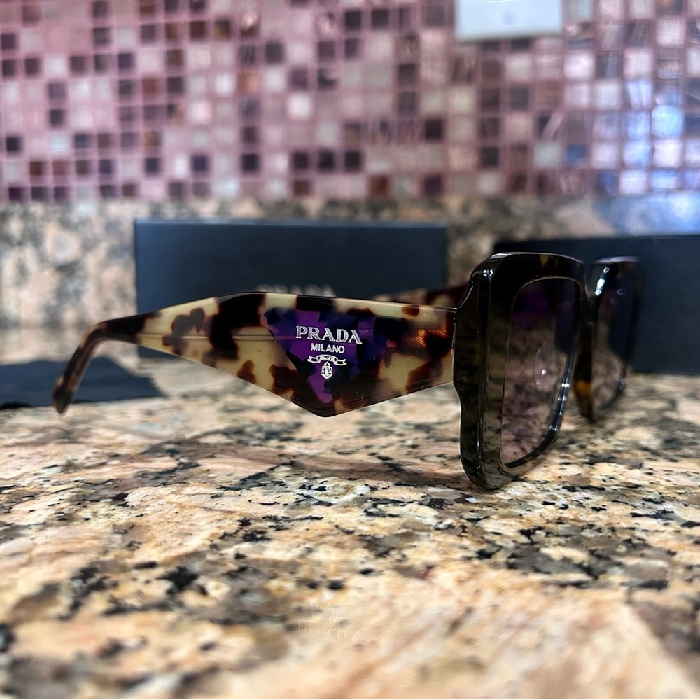 Prada Sunglasses pr23ys New + FREE shipping - Picture 12 of 17